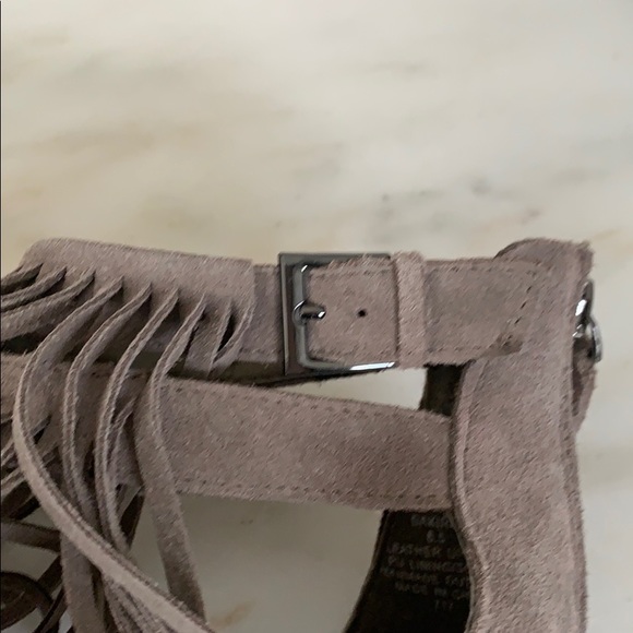 Steve Madden taupe suede sandals with fringe 81/2 - Picture 10 of 10